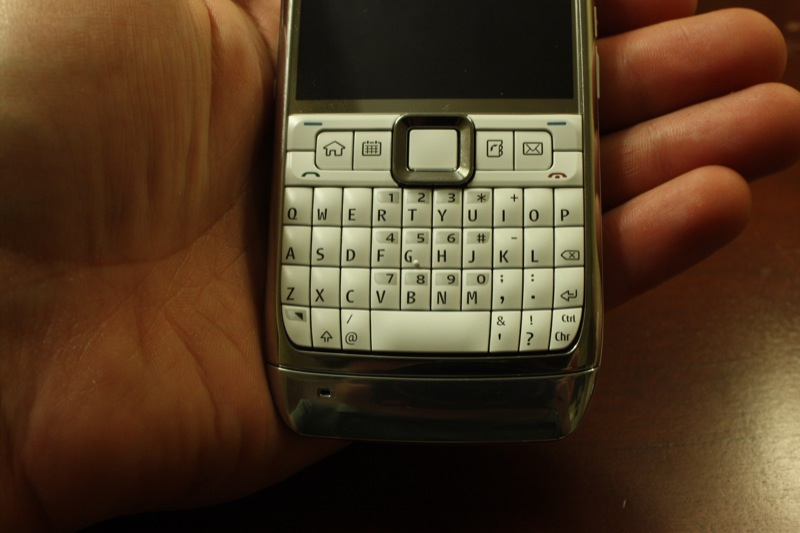 Illustration for article titled Lightning Review: Nokia E66 Slider Smartphone